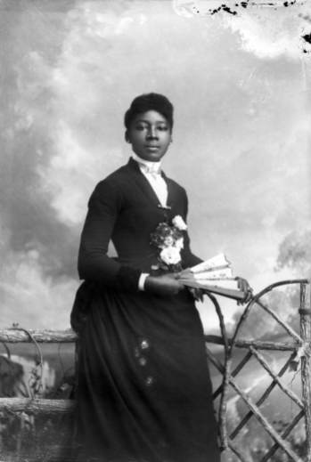 alvan-black-victorian-woman4